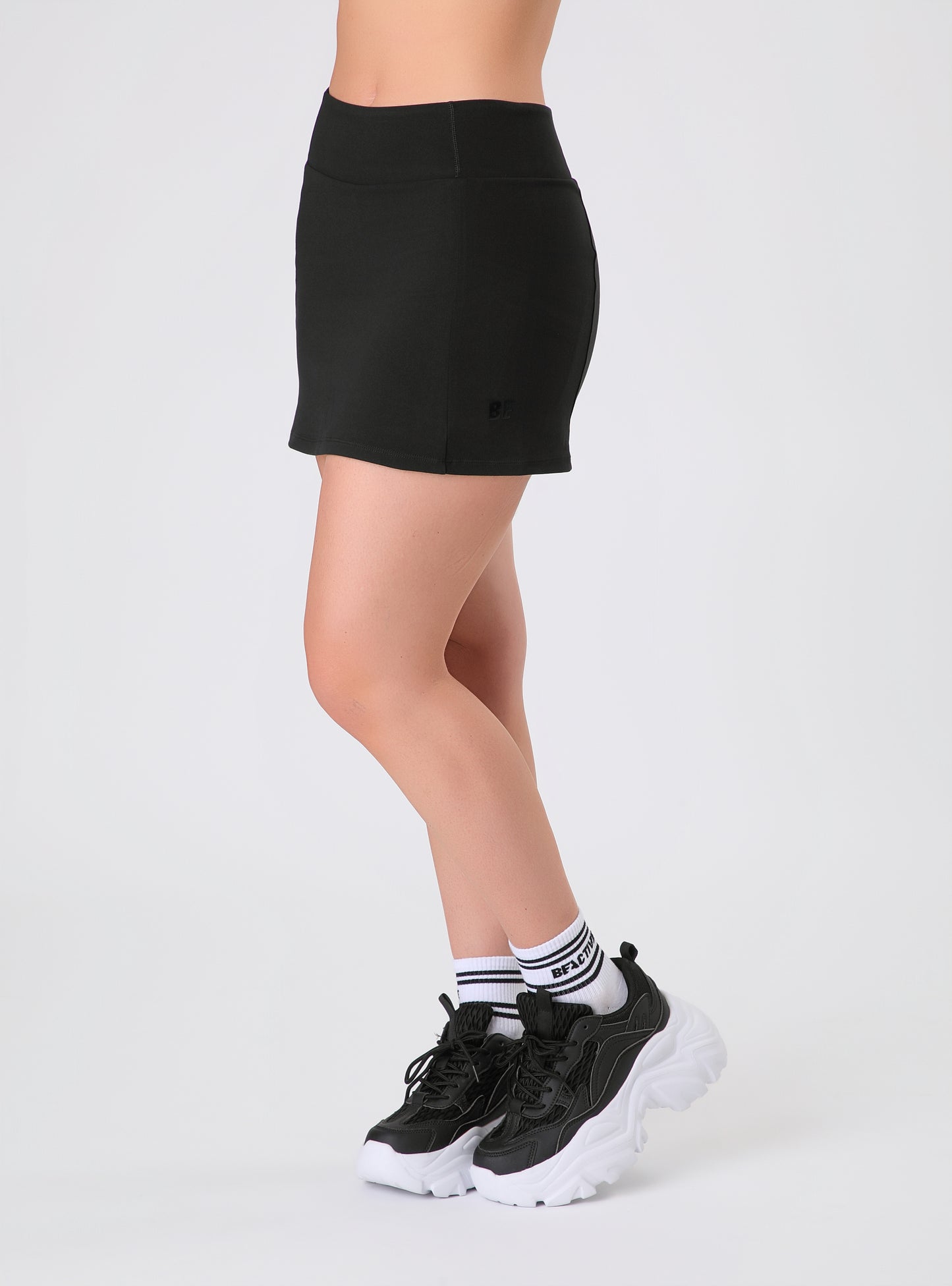 Falda Olivia color negro