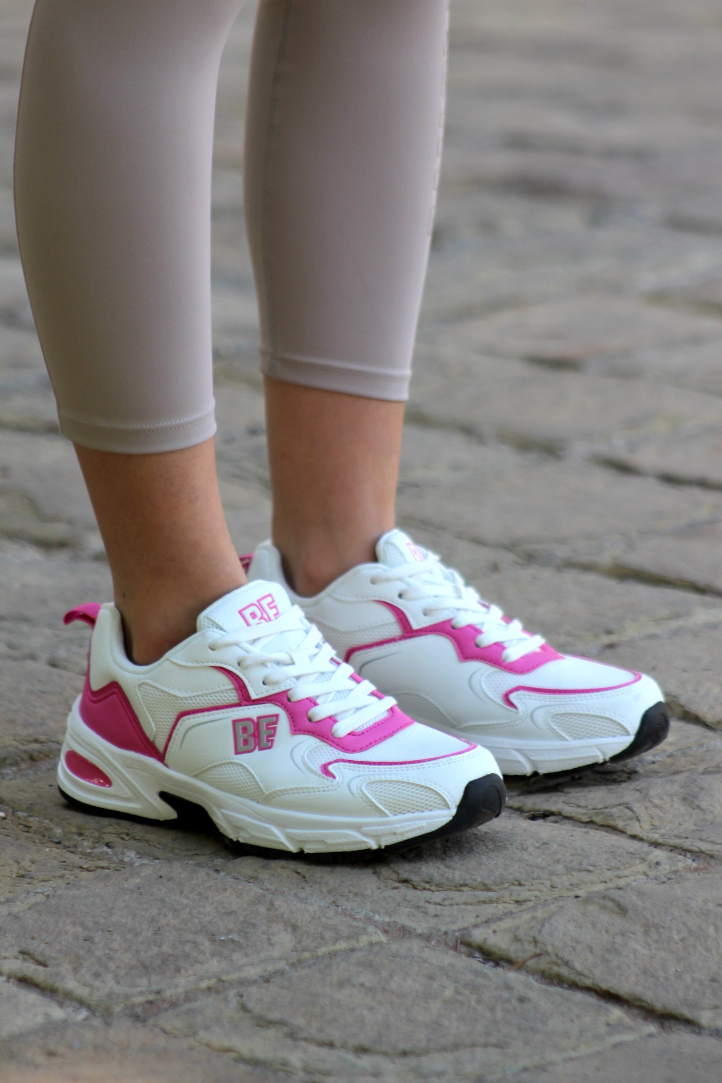 Zapatilla Dana color blanco y rosado