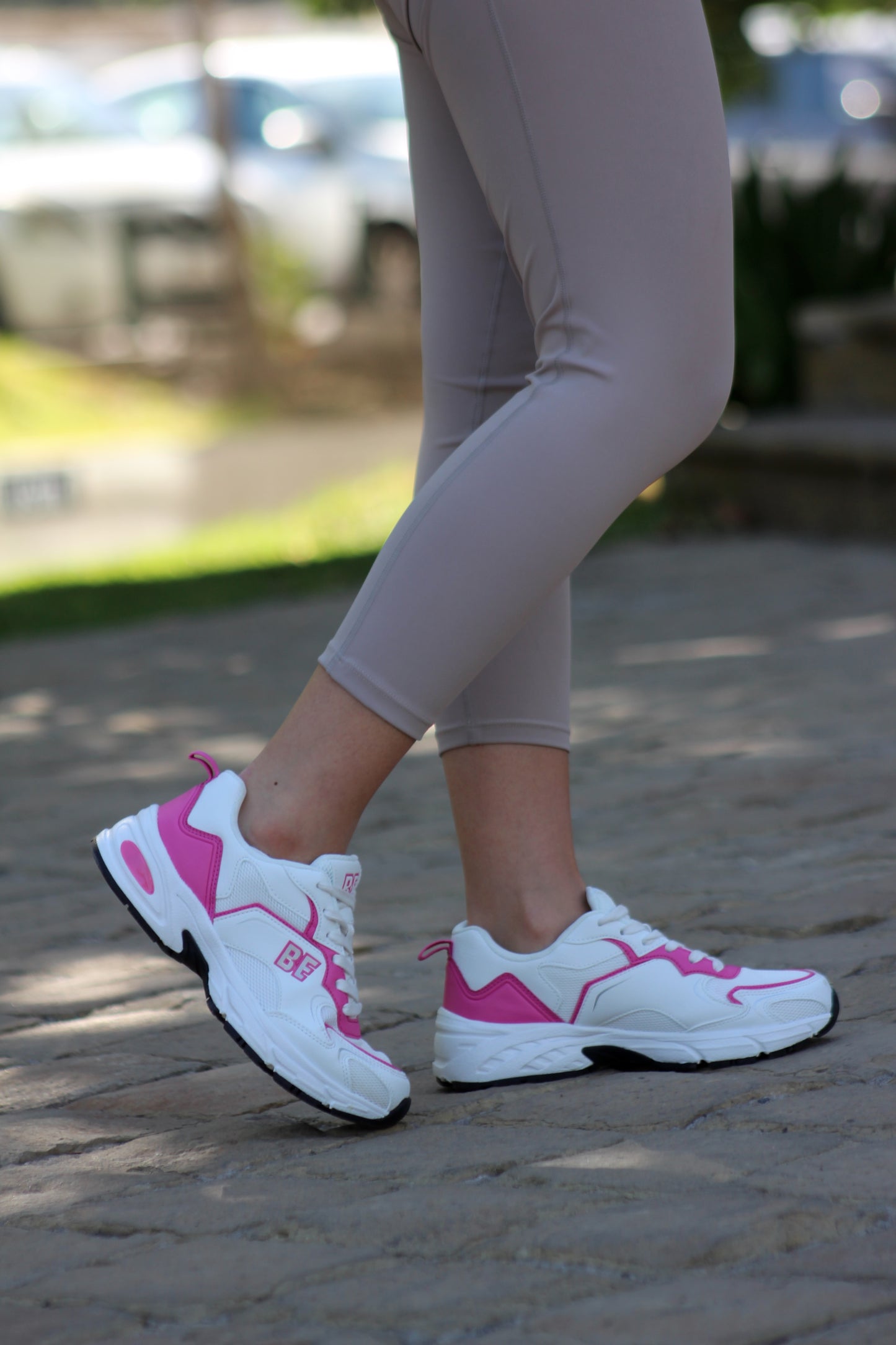 Zapatilla Dana color blanco y rosado