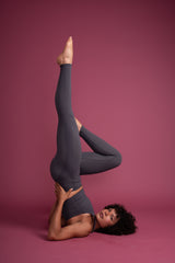 Calza Cala color gris oscuro